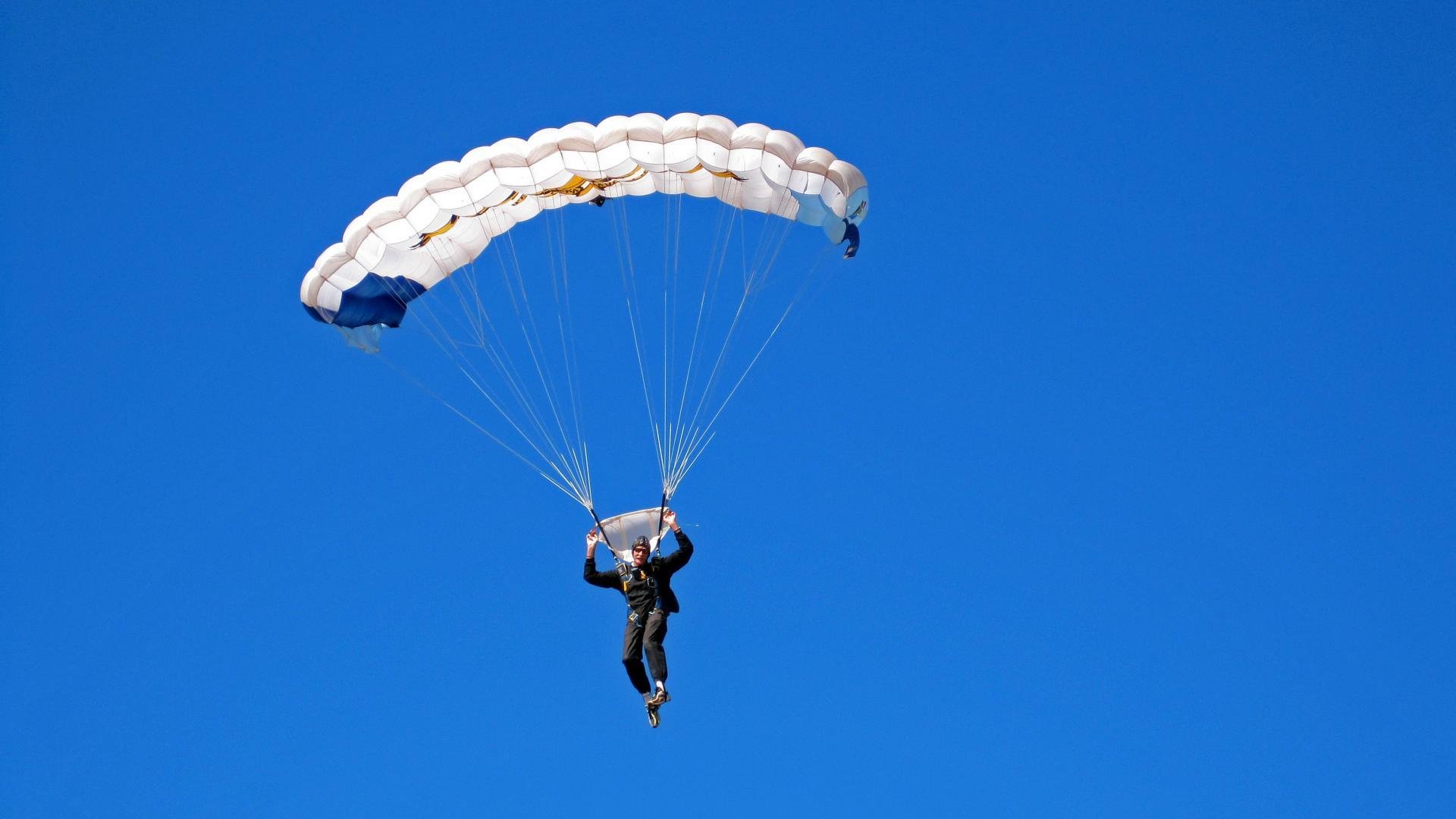 _灯火海市蜃楼：未来城市灯光秀策划的精彩赛事_，城市灯光秀时间
