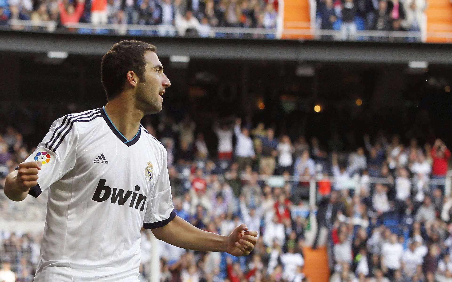 智能数据分析：提升比赛中的战略水平，智能化数据平台