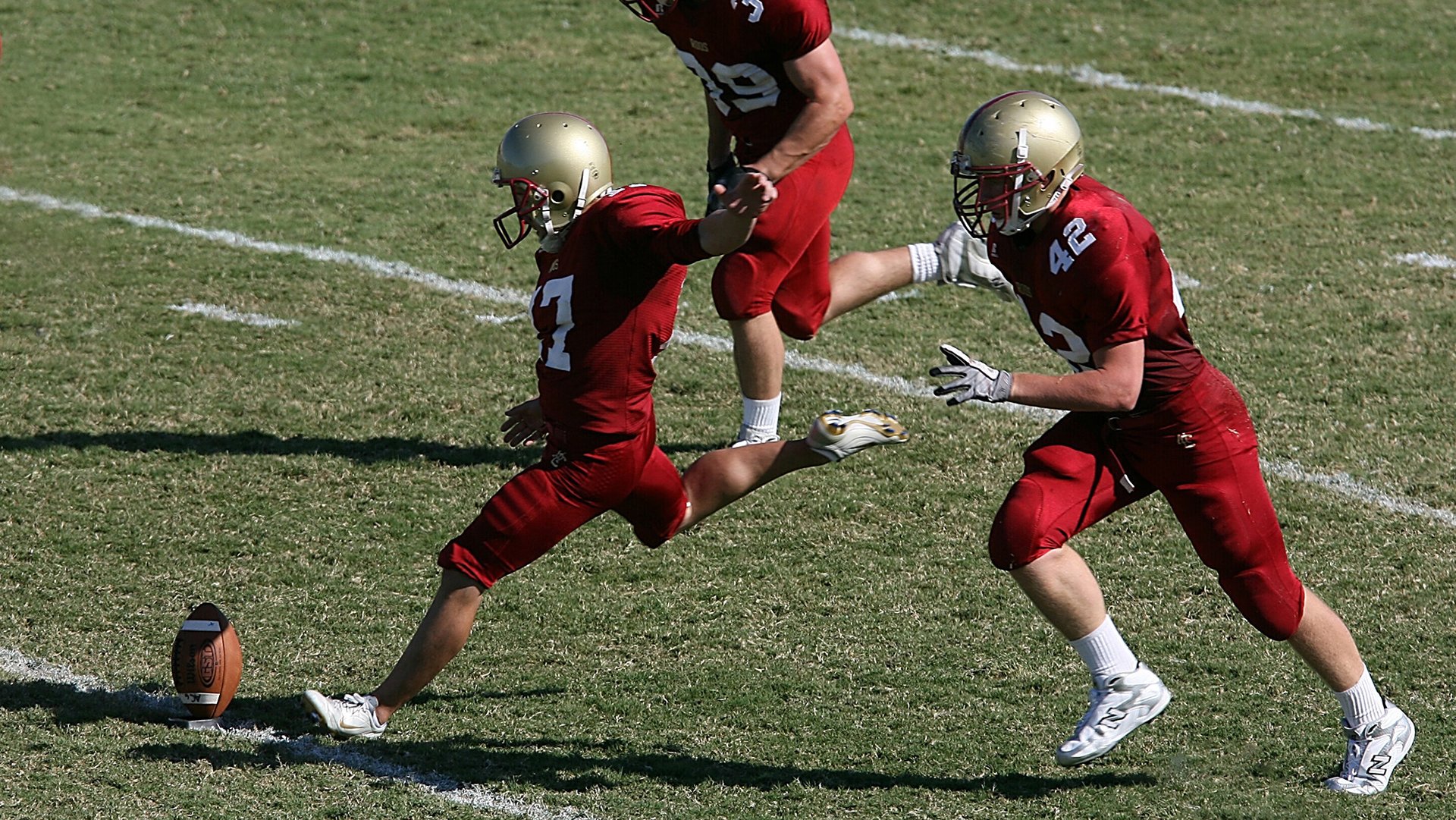 Kaiyun(中国)开云-足球赛场灯光标准化提升夜场观赛体验，足球场夜间照明灯